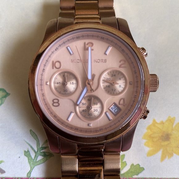 Beautiful Vintage Michael Kors MK-5128 Rosegold Runway Sport Unisex Wristwatch. - Picture 3 of 12